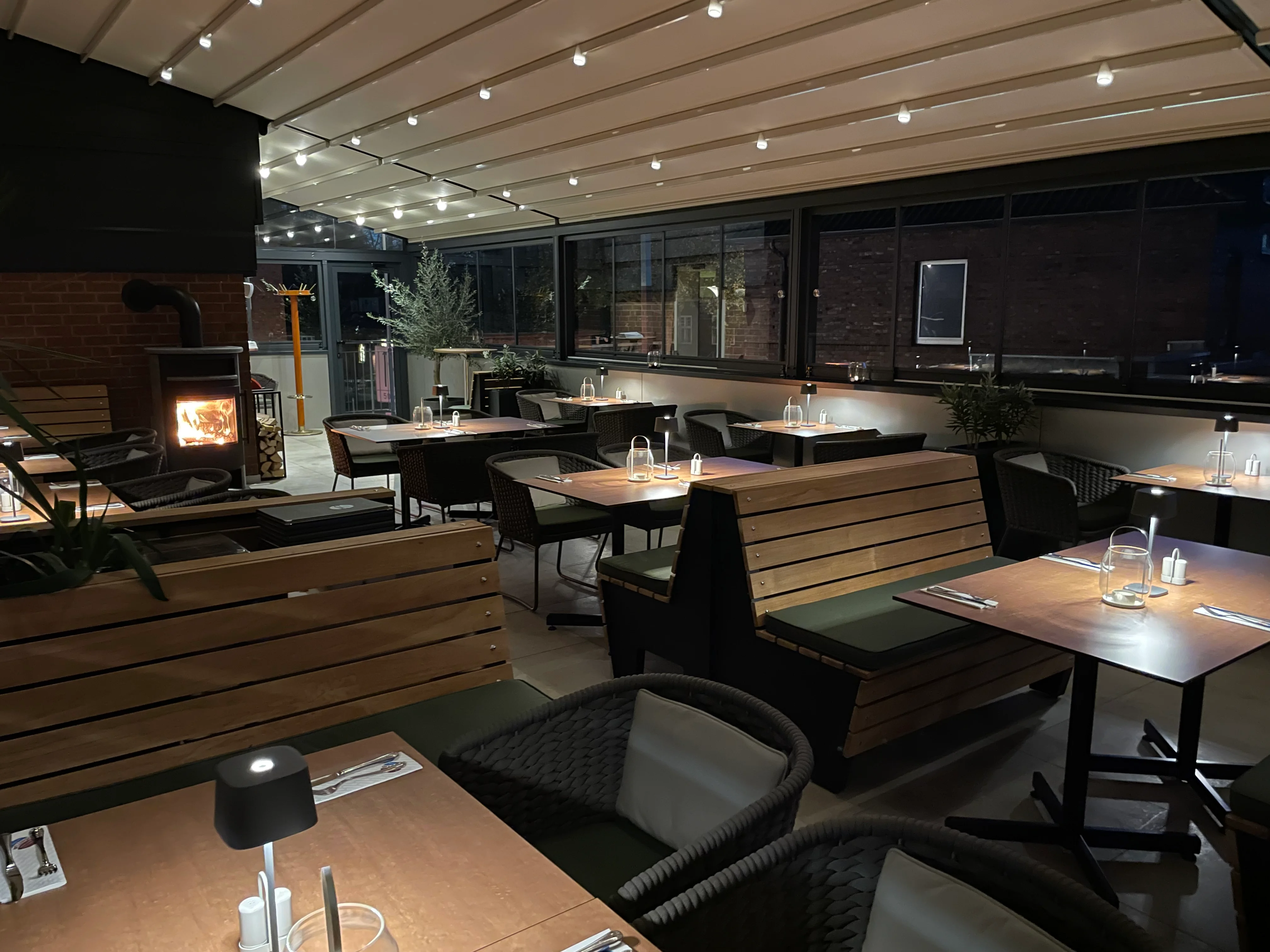 Die Dachterrasse des Opatija Restaurant Lüneburg am Abend